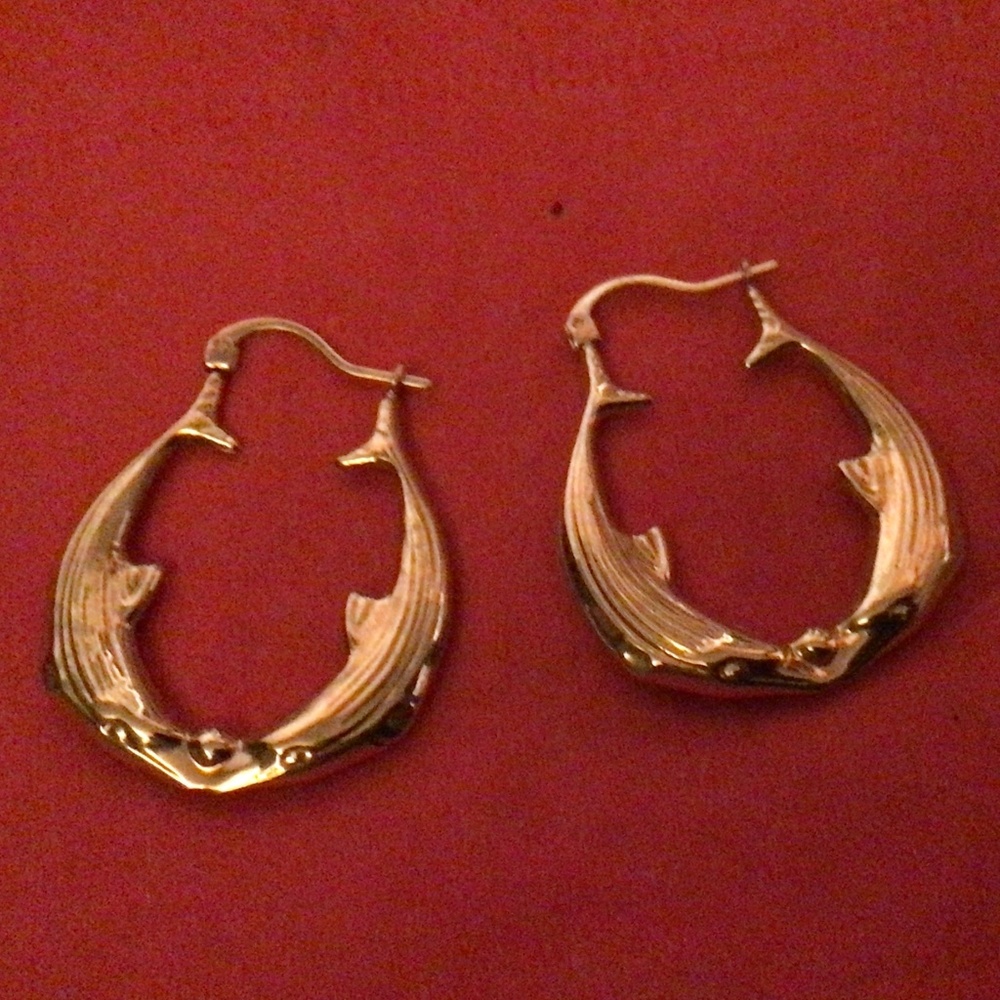 14k kissing dolphin earring